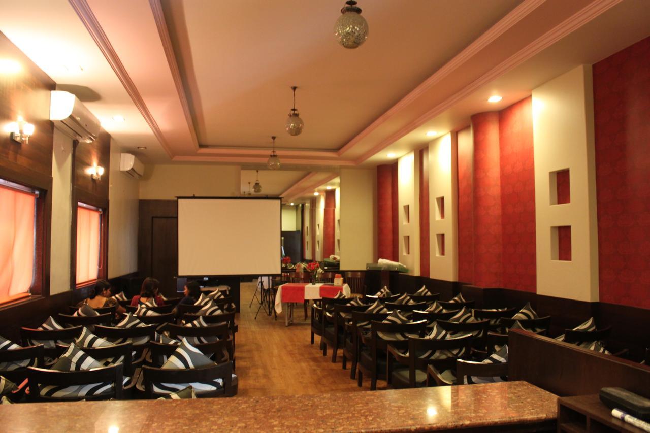 Hotel Maratha Palace,Satara Ngoại thất bức ảnh